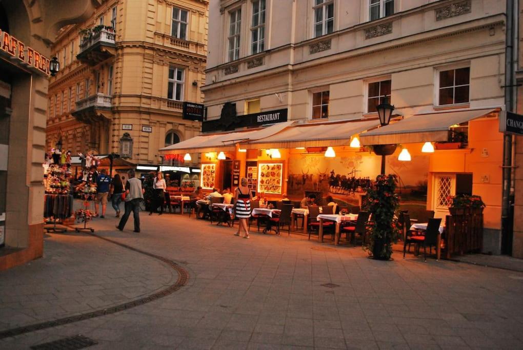 Pedestrian Area, Center *